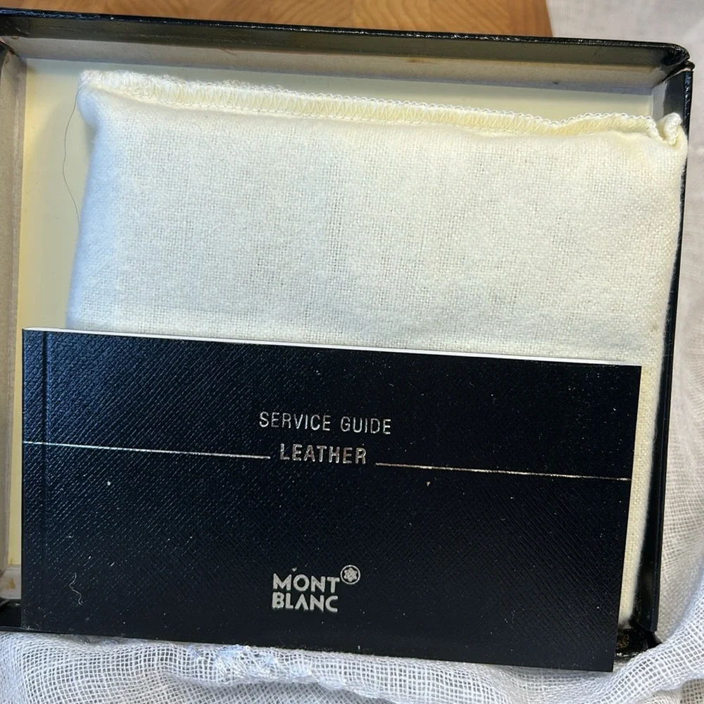NWT MontBlanc glove leather with dust bag and box (damaged)